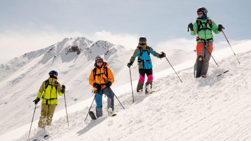 Jak przygotować się do pierwszego wyjazdu na narty lub snowboard? Lista kontrolna dla początkujących.