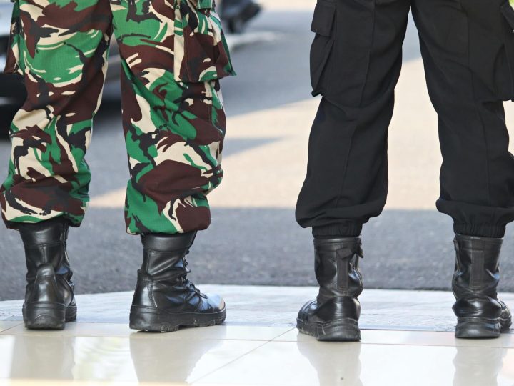 Styl militarny w sezonie 2025/2026. Co warto wiedzieć?