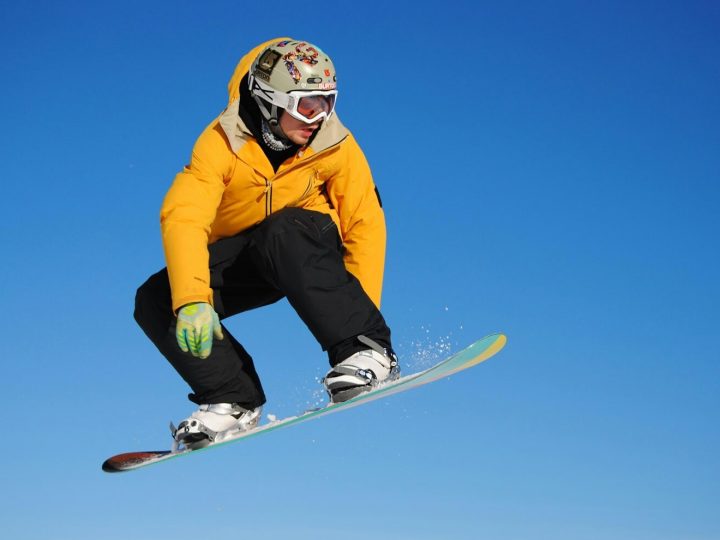 Szukasz prezentu dla narciarza lub snowboardzisty? Ściąga na Święta 2025