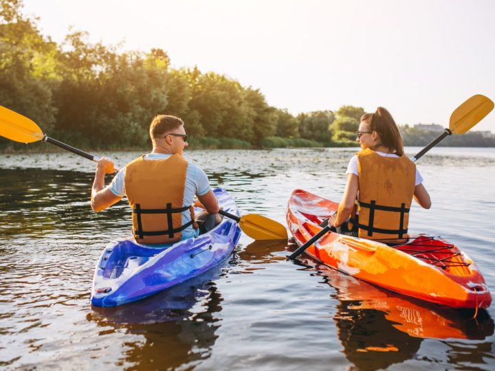 Mazury i Suwalszczyzna z perspektywy kajaka: Najpiękniejsze trasy na sezon 2026