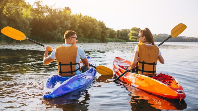 Mazury i Suwalszczyzna z perspektywy kajaka: Najpiękniejsze trasy na sezon 2026
